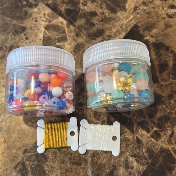 Build your own bracelets kit. 175 beads! 2 feet gold cord, 2 feet stretc… - Picture 1 of 4